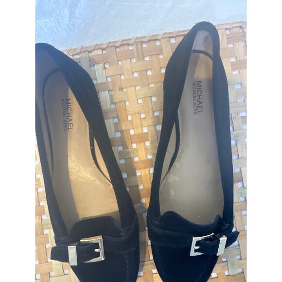 Michael Kors Women’s Loafers Size 6 Black Suede Gold Buckle Slip On Flats - Picture 2 of 5